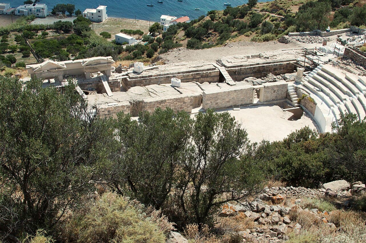 Milos Antik Tiyatrosu