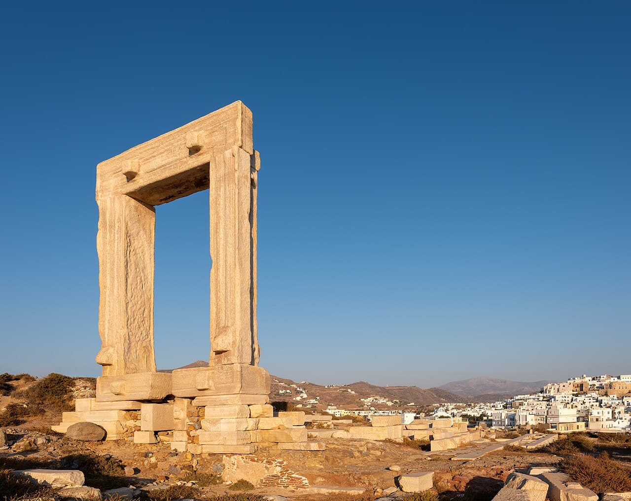 Portara (Apollon Tapınağı Kapısı)