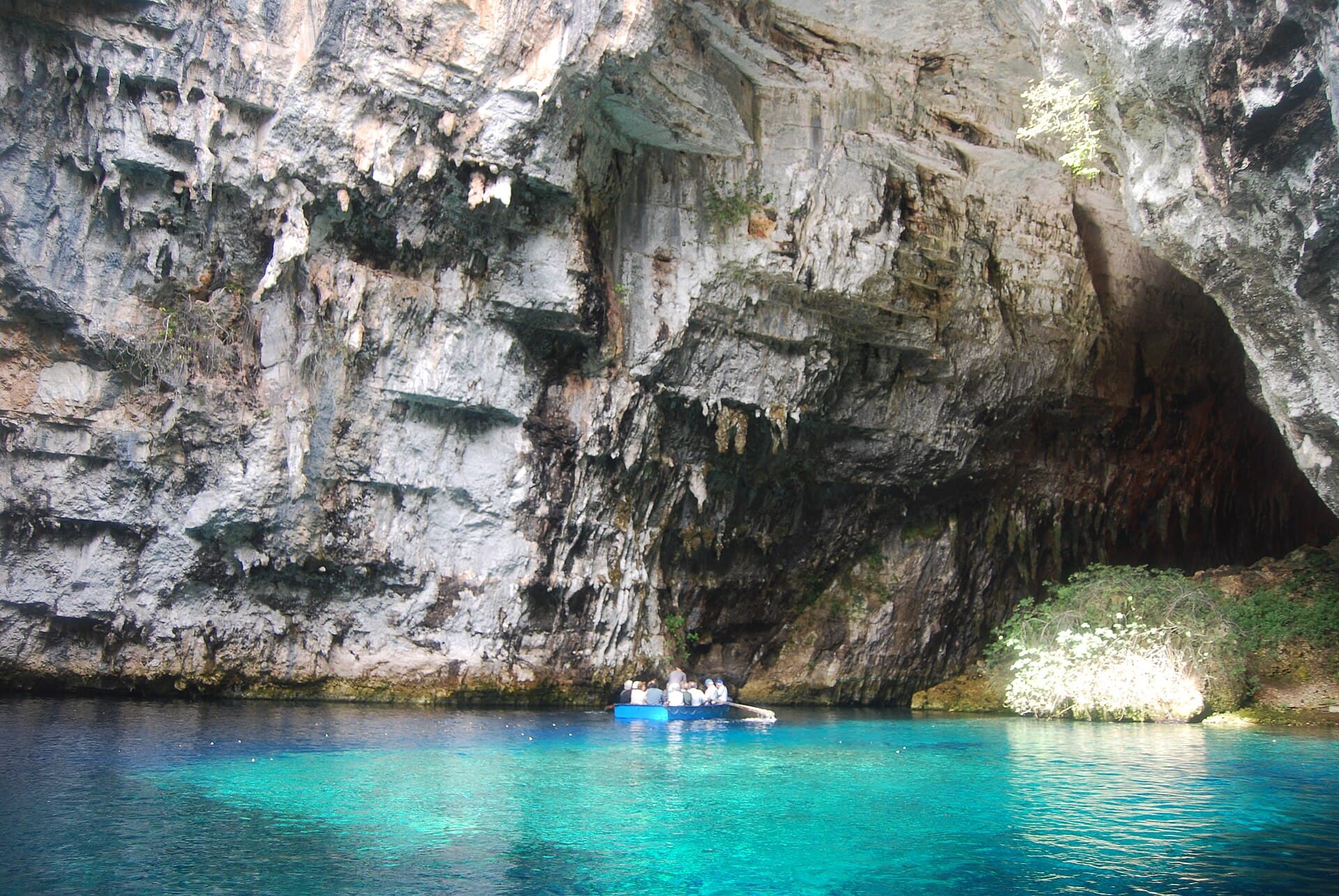 Melissani Mağarası